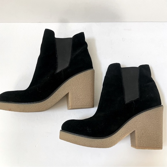 Urban Outfitters Posey Gumsole Black Booties Size 8 - Picture 6 of 13